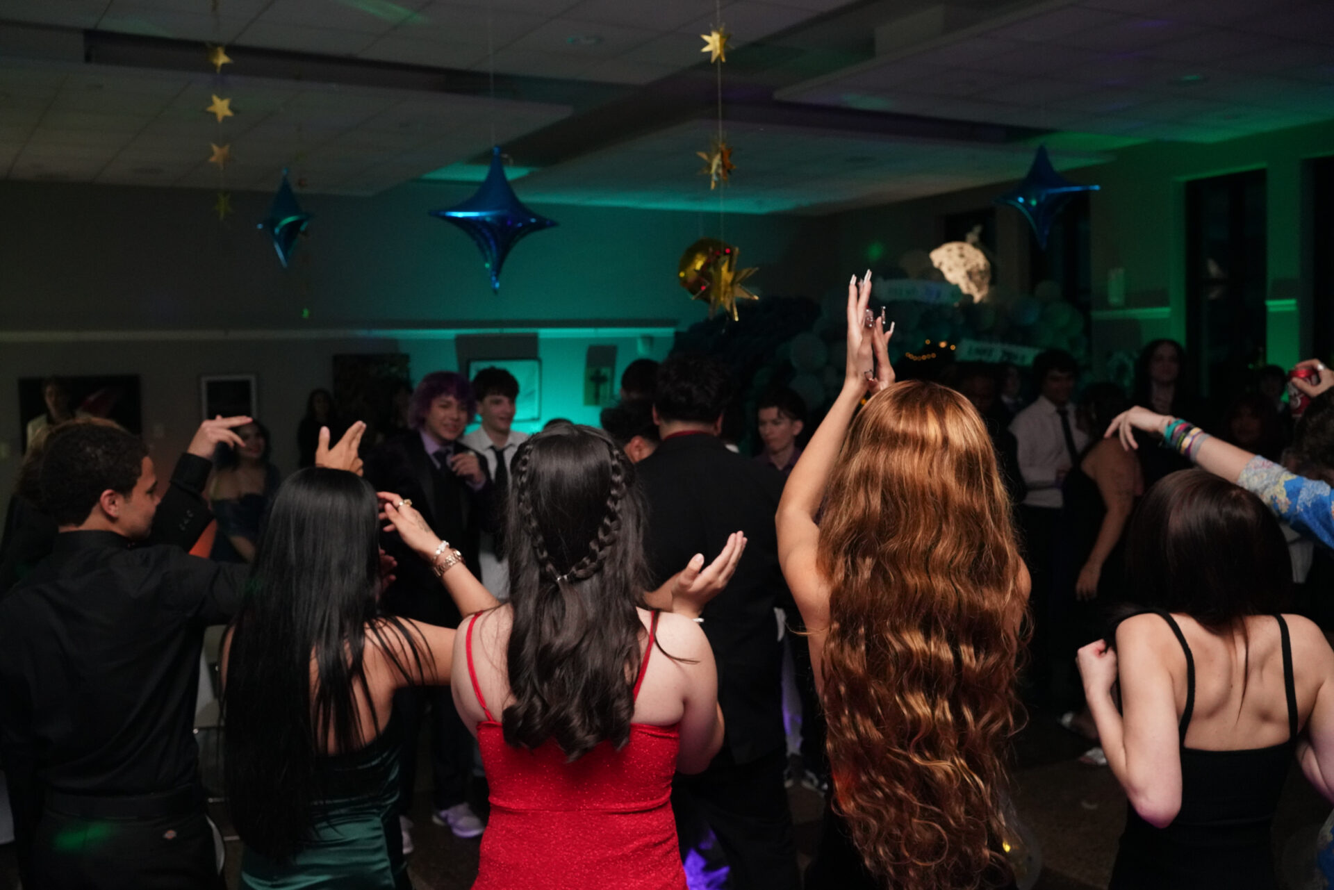 students dancing at sprom